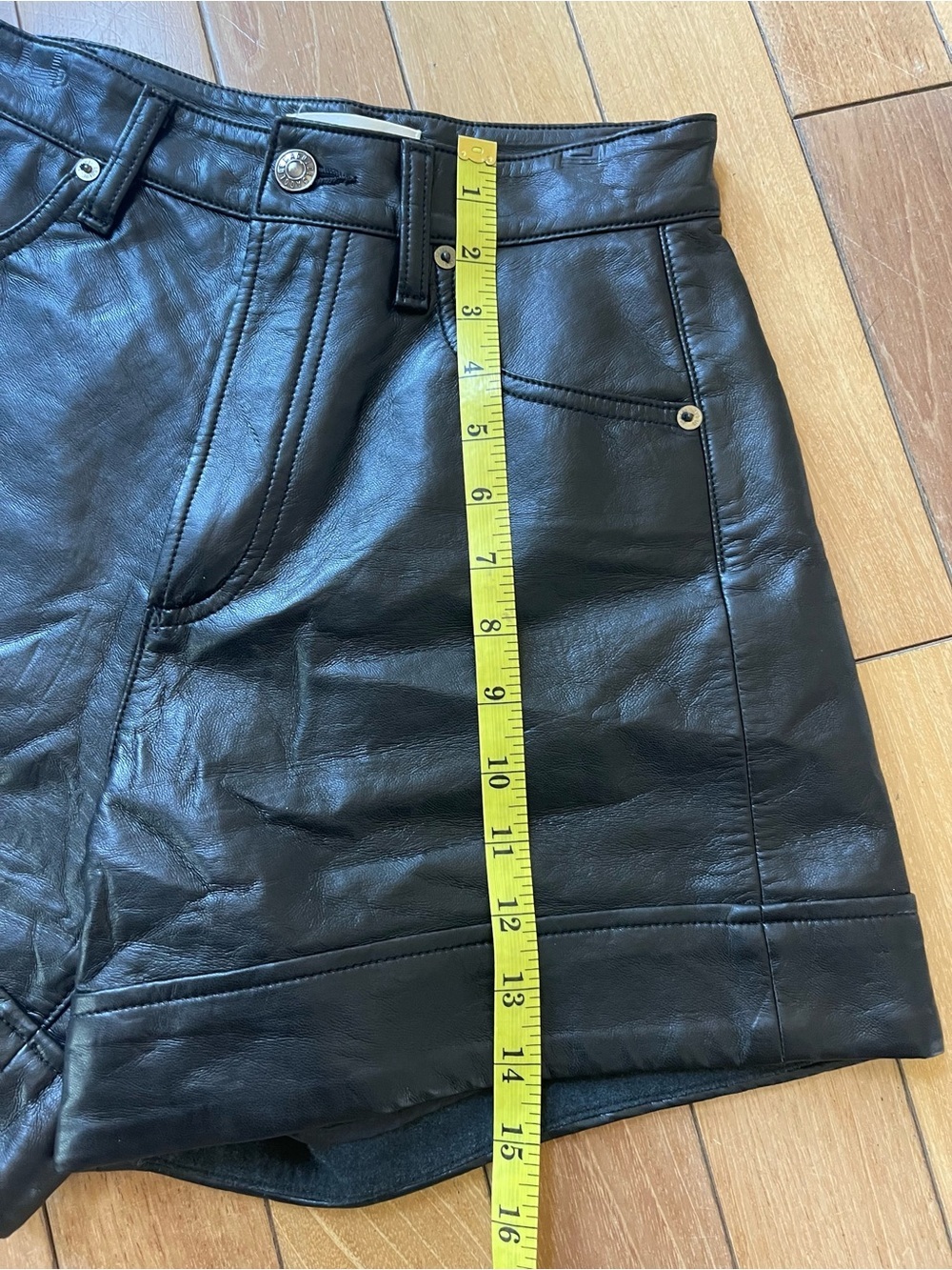 AGOLDE Black Recycled Leather High Rise Shorts Size 23 Made in USA Night Out - Picture 10 of 14